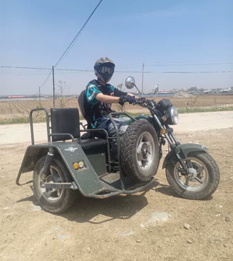 银钢mini边三轮,排量150,加了一个备...