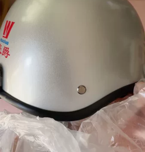 买车配的帽子摩托车头盔豪爵刚提车、头发都没...