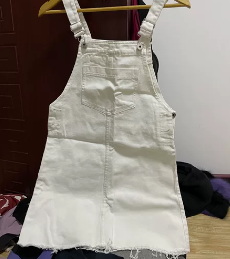 白色 牛仔背带裙  全新没穿过 s 感兴趣...