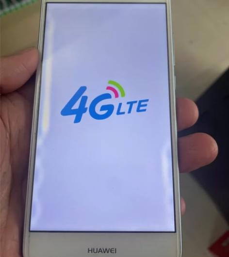 华为手机畅享7plus  ，有两处小黄、低...