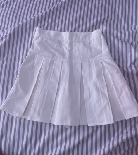 全新白色百褶裙A字版短裙 码数小适合80斤...