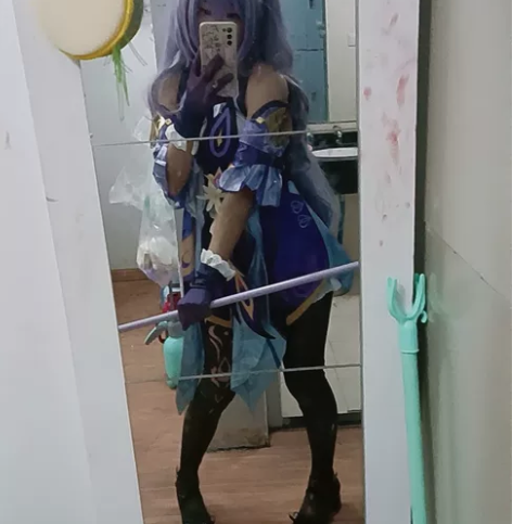 出一套三町目刻晴原皮c服 漫展去不了仅试穿...