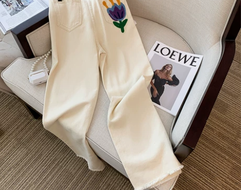 捡漏~专柜撤回设计感植绒花朵牛仔裤女春秋新...