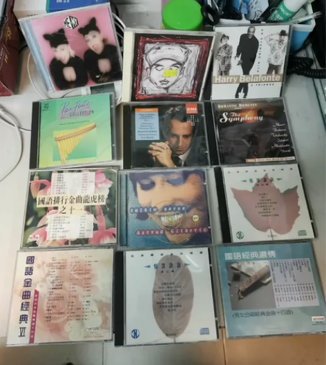 原版唱片退坑  整箱出72盒专辑至少77张...