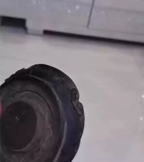 木雕，啥玩意儿我也不晓得，老一辈留下来的，...