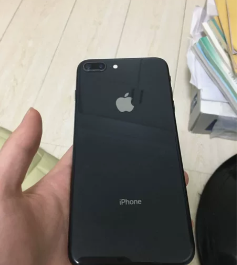 苹果8puls64g美版卡贴机前置摄像头坏...