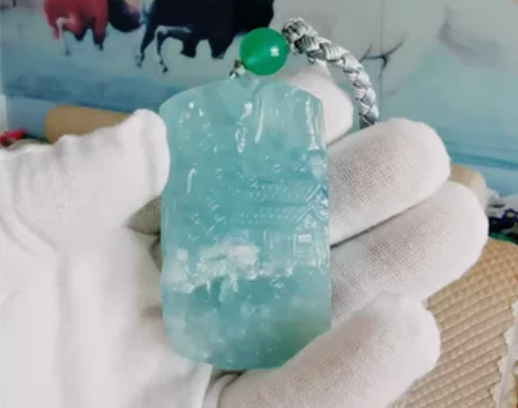 白云、远山、楼阁；小桥、流水、人家。天空飘...