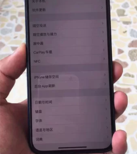 苹果12手机 九成新 没有一点问题 女生在...