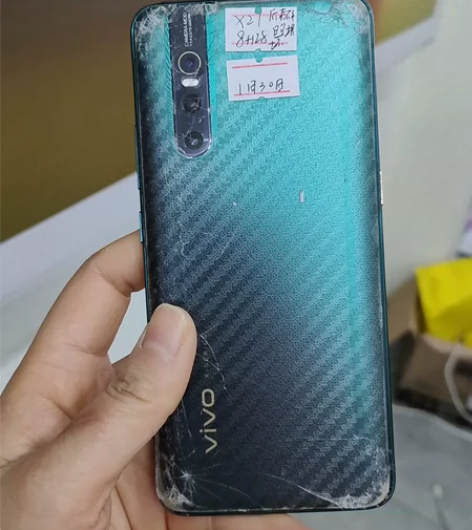 vivox27 ,8+128G,后壳碎了,...