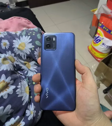 vivo y10 t2 8+256 一直戴...