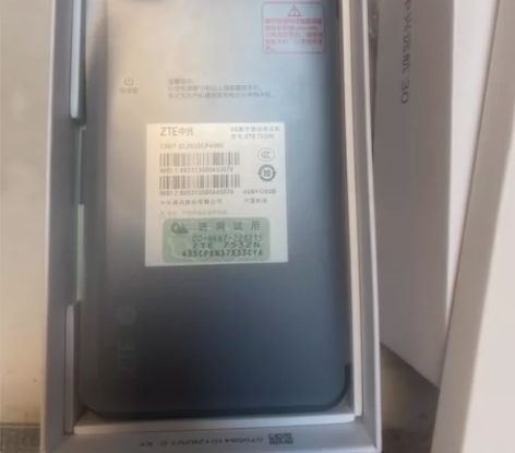 中兴远航30，5g手机！珠光灰，内存4+2...