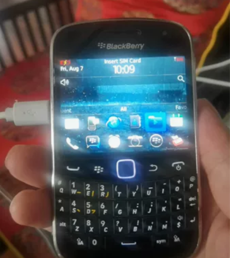 黑莓手机系统不熟悉，基本没有怎么用，电话上...