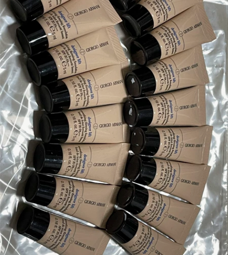 阿玛尼大师造型粉底液1.5色号，阿玛尼蓝标...