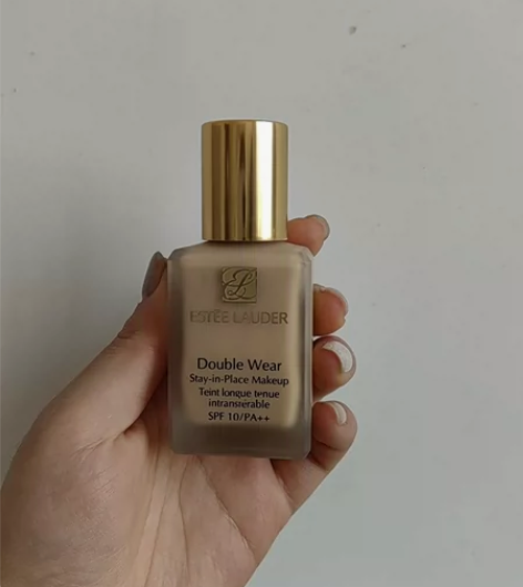 雅诗兰黛粉底1W1 一年前买的 用了三分之...