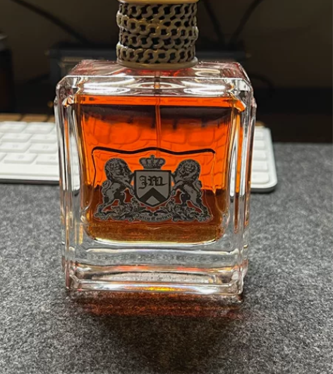 出闲置香水，脏话100ml，好像只噴了几下...