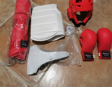 菲动空手道护具，S码，全套全新，因退课不再...
