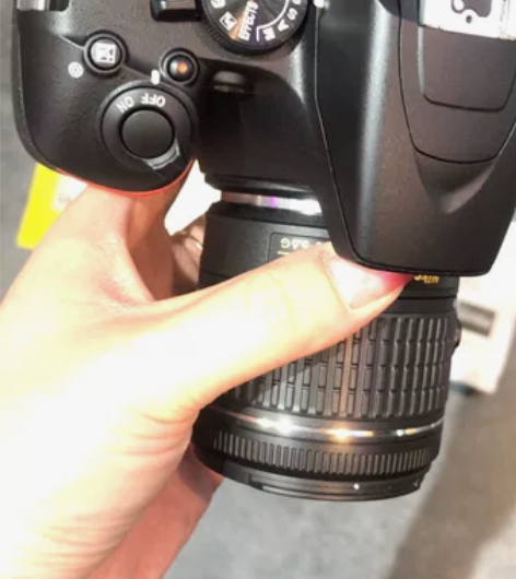 尼康D3500搭配18-55镜头 成色很新...