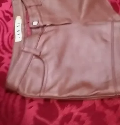 女款真皮短裤 腰围73二尺二 臀围89 裤...