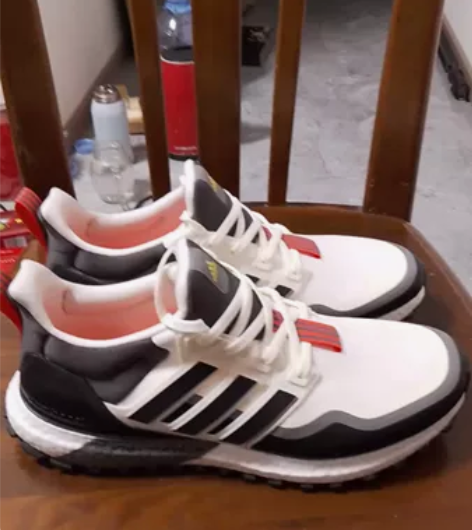 全新全新！男士44码阿迪boost网面透气...