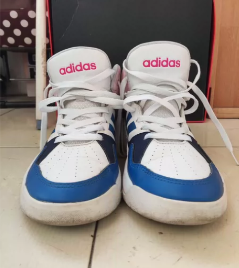 阿迪运动鞋，38码，五环工厂实体店购买，正...