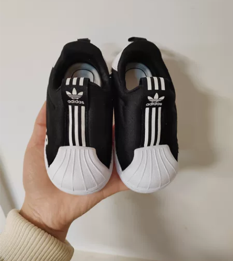 阿迪 西瓜头三叶草 男童运动鞋 轻微穿着痕...