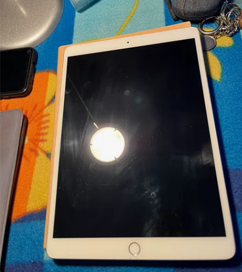 自用苹果ipad air3 2019款出售...