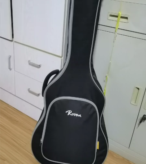 新手吉他 无损坏 白边轻微泛黄痕迹 拨片擦...