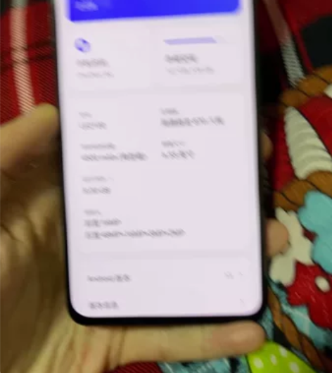 一加9r 8+128g  屏幕有轻微划痕，...