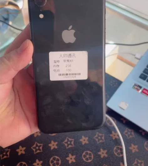 特价苹果XR   256 美版双卡  换过...