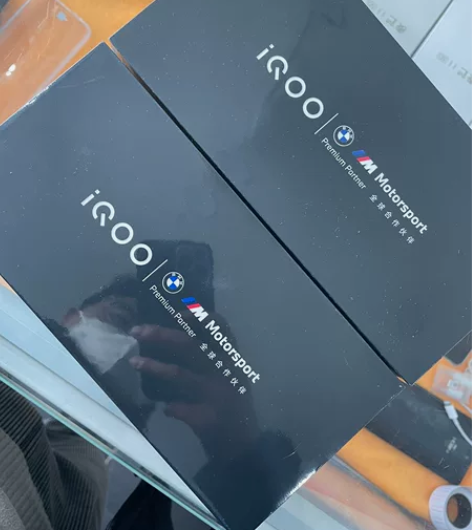 vivo iQOO 11 12GB+256...