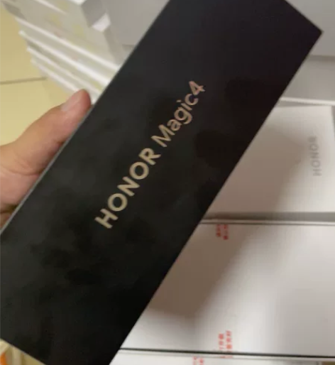 荣耀魔术4 5g 12+256g白色机器9...