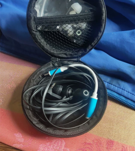 漫步者h293有线耳机，耳机送个耳机包和一...