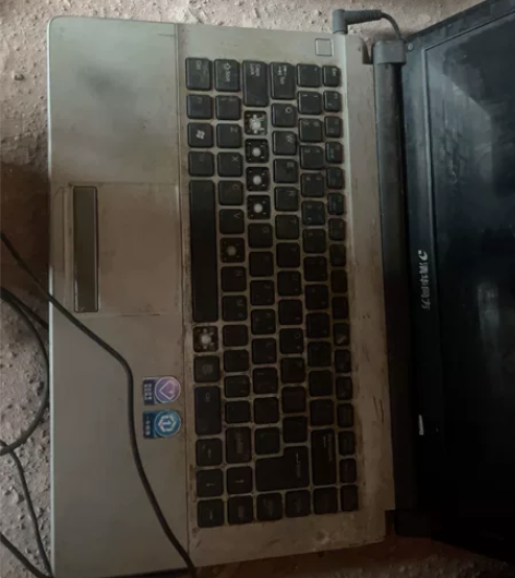 清华同方，键盘问题比较多，接个台式键盘就行...