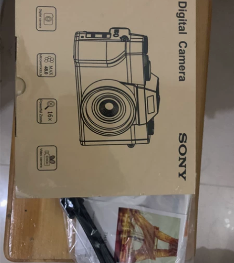 索尼相机全新未拆封，准备去旅游带着拍照，临...
