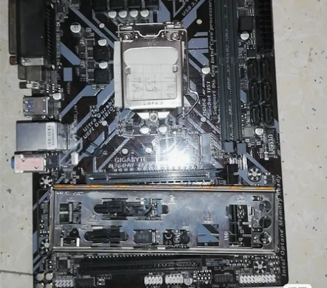 技嘉B360M D3V主板，功能完好，电脑...
