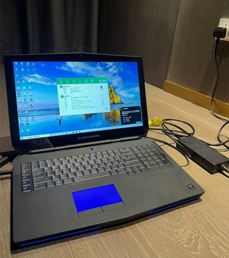 外星人 触屏笔记本电脑 配置如下 新旧程度...