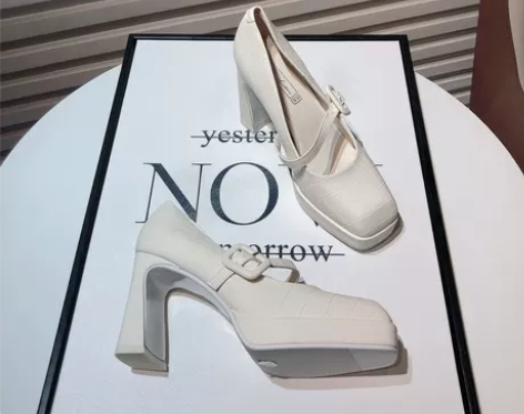 玛丽珍鞋2022新款鳄鱼纹防水台高跟鞋女复...