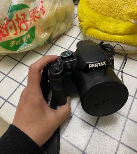 家里翻出来的数码相机 PENTAX X70...