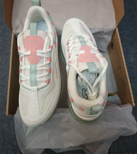 安踏，女跑步鞋，40码。 感兴趣的话点“我...