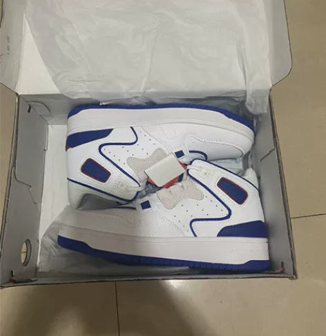 李宁篮球鞋进击运动鞋，之前是做得物的，当时...