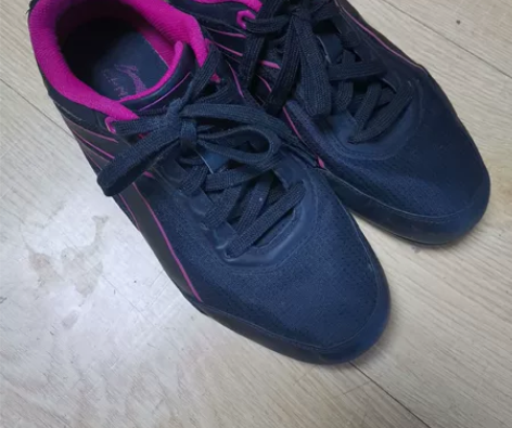 李宁品牌女士运动鞋 36码 无开胶断底 外...