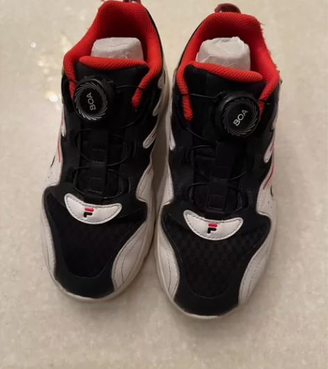 FILA男童复古跑鞋32码 专柜购买，八成...