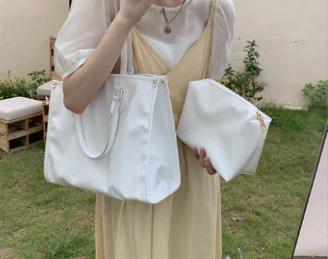 转卖果柠莞尔 女士包 感兴趣的话点“我想要...