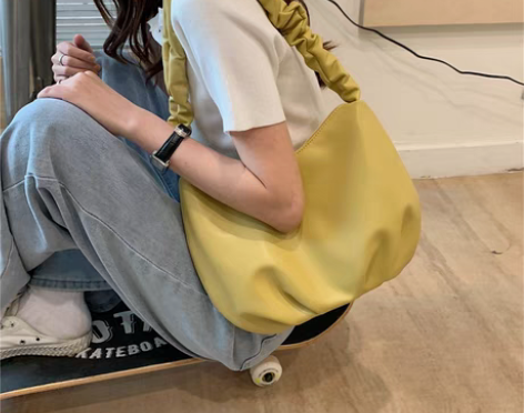 转卖果柠莞尔 女士包 感兴趣的话点“我想要...