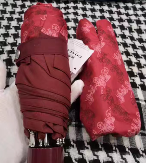 包邮蔻驰红色马车标雨伞～短款，全新～吊牌在...