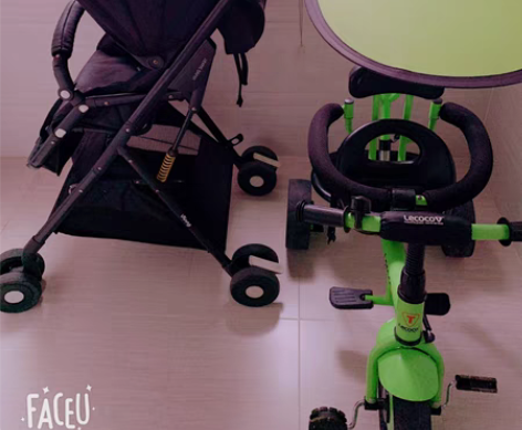 转卖乐卡已出。现出黑色小推车，赠雨披推车雨...