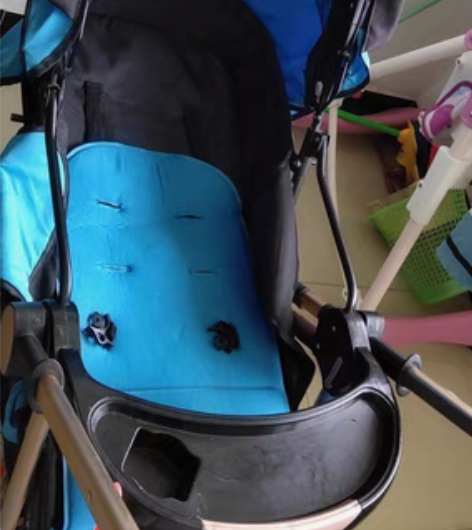 包邮婴儿手推车 可坐可躺还有小餐桌板 加宽...