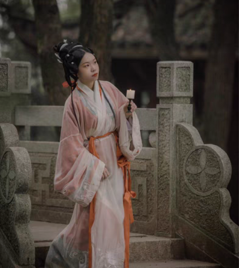 包邮汉服出租 南雅集曲裾，尔雅马王堆复原曲...