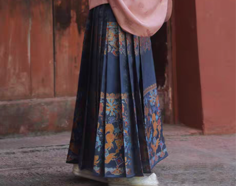 包邮兰若庭汉服 如意松鼠 明制 妆花 马面...