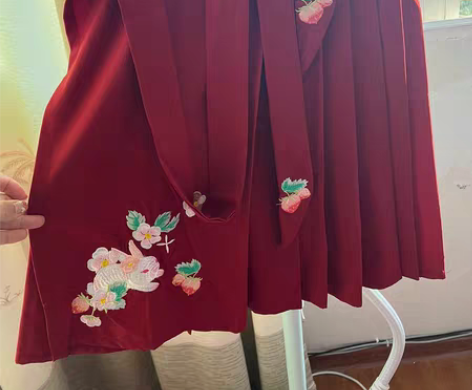 转卖玉术汉服女花开兔原创汉元素下裙。试穿过...